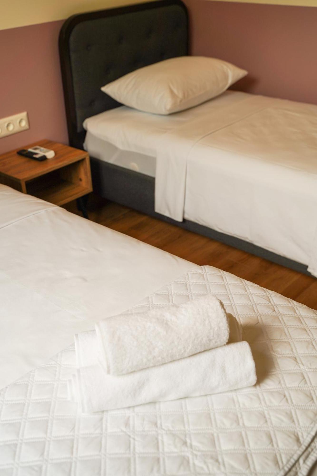 Dro Hotel Kutaisi Esterno foto