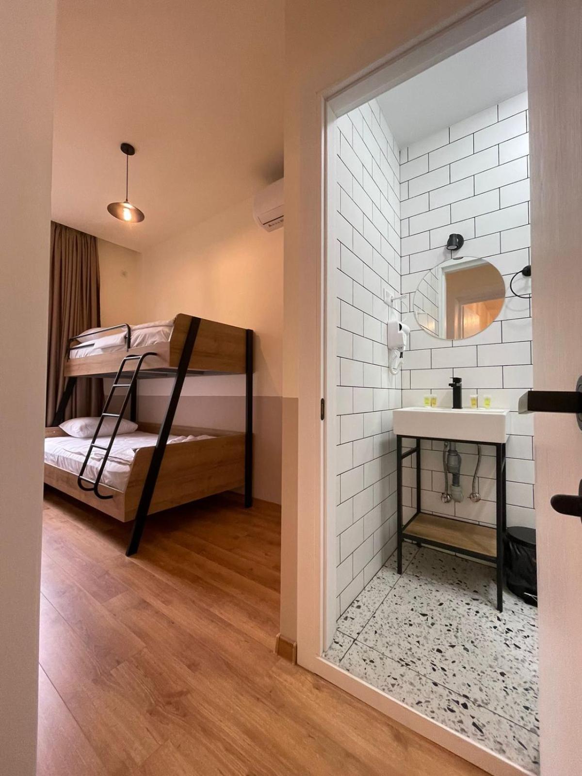 Dro Hotel Kutaisi Esterno foto