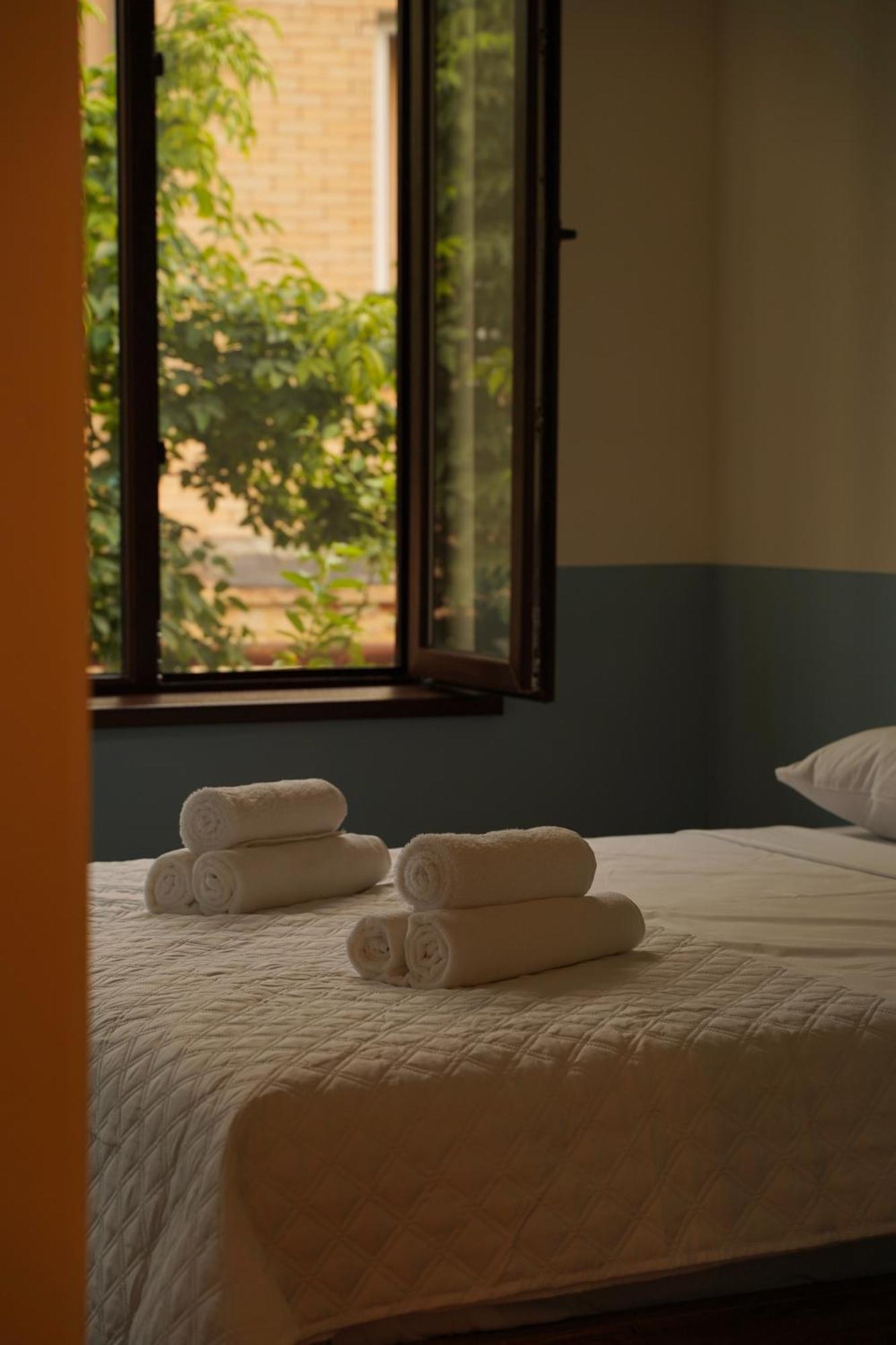 Dro Hotel Kutaisi Esterno foto