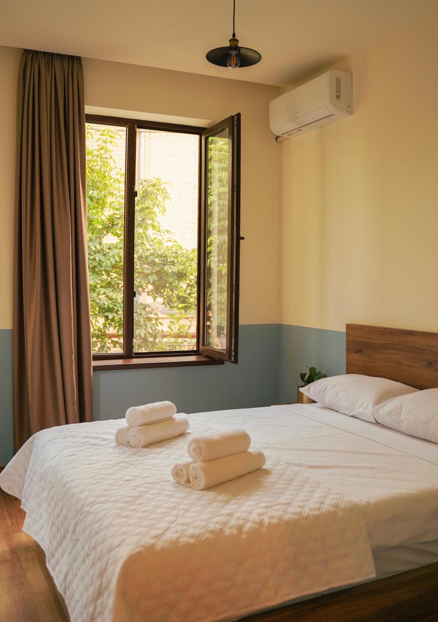 Dro Hotel Kutaisi Esterno foto