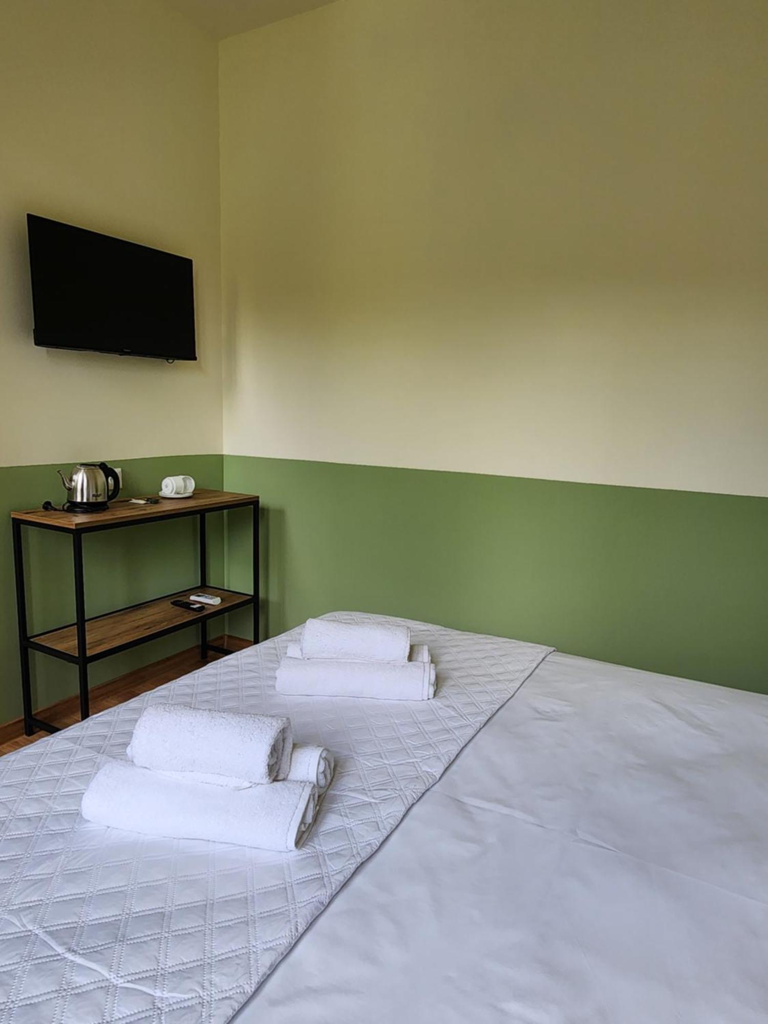 Dro Hotel Kutaisi Esterno foto