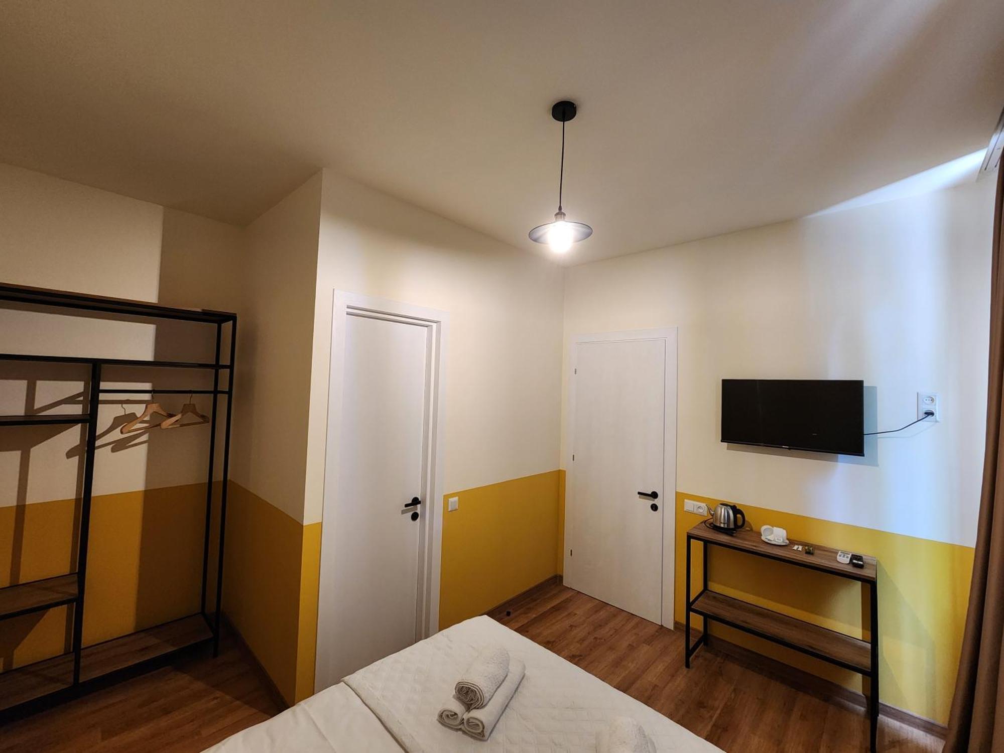 Dro Hotel Kutaisi Esterno foto