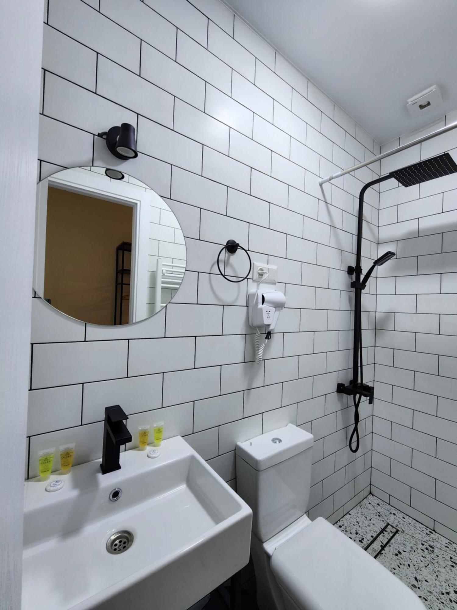 Dro Hotel Kutaisi Esterno foto