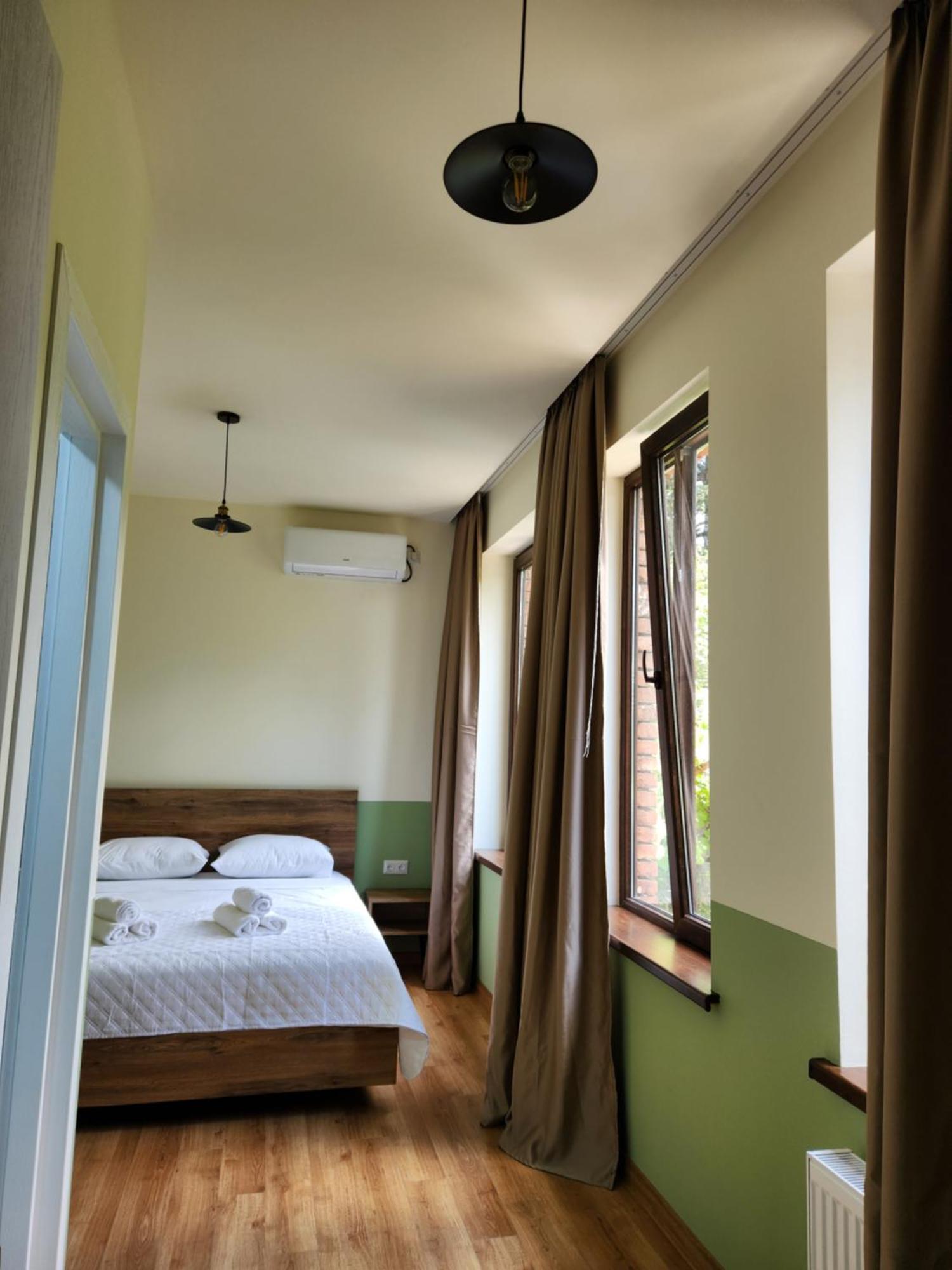 Dro Hotel Kutaisi Esterno foto