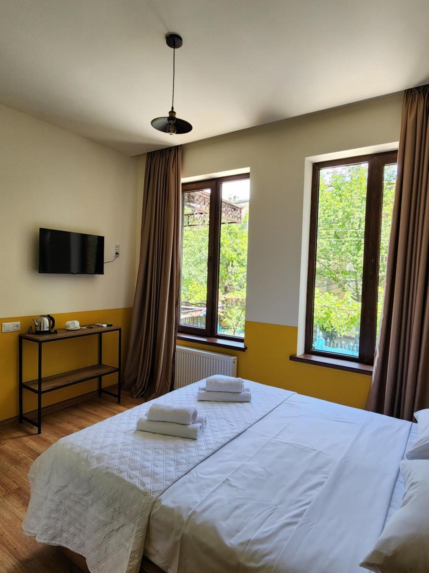 Dro Hotel Kutaisi Esterno foto